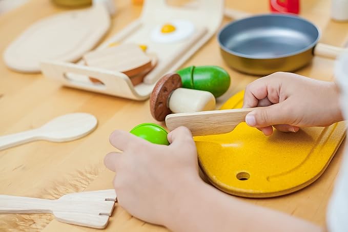 PlanToys 7 Piece Assorted Vegetable Food Playset (3601) | Sustainably Made from Rubberwood and Non-Toxic Paints and Dyes | Eco-Friendly PlanWood