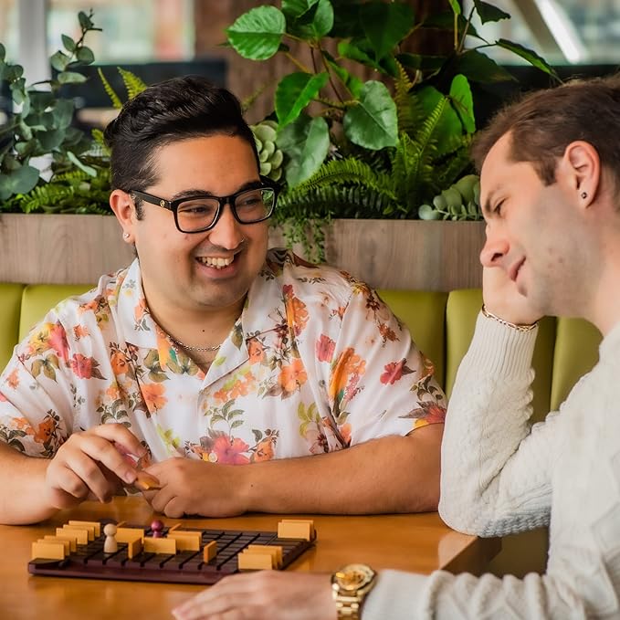 Quoridor - Over 1 Million Sold! Mensa Select Winner | Wooden Abstract Strategy Game for Adults and Families | Ages 8+ | 2 to 4 Players | 1 Minute to Learn, 15 Minutes to Play