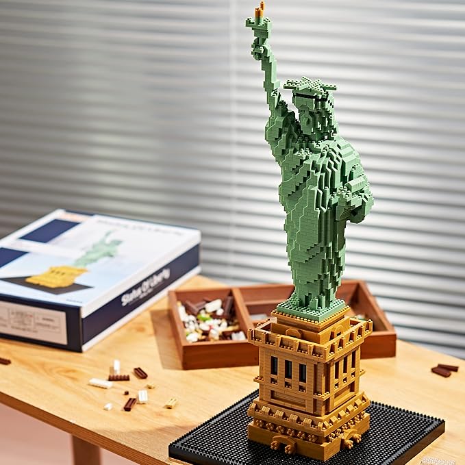Exquisite Big Architecture Lady Liberty Statue Micro Building Blocks Set - 2810 PCS | Challenging Engaging | Highly Detailed Replica | Suitable for Kids & Adults | Great Gift